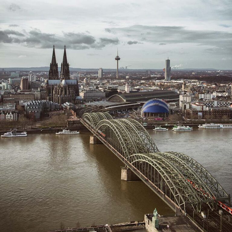 Freepik web view cologne cathedral hohenzollern bridge looking from koln triangle tower cologne germany