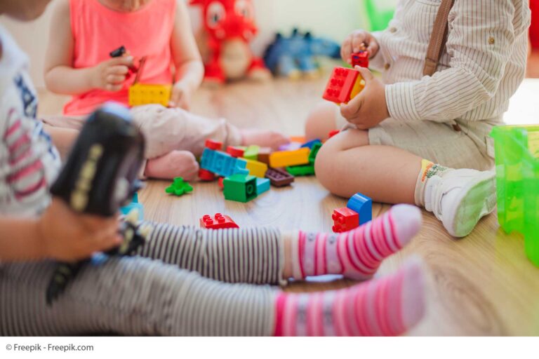 Kinderkarten Kita Spielgruppe Krabbelgruppe Spielen Lego