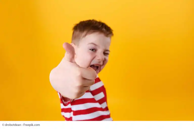 Konzentration bei Kindern fördern Daumen hoch